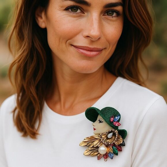 Elegant Green Hat Lady Brooch with Gold Accents Benetto - Picture 1 of 4